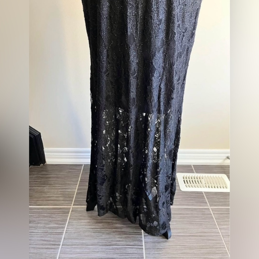 Elegant Black Lace Evening Dress - Picture 3 of 7